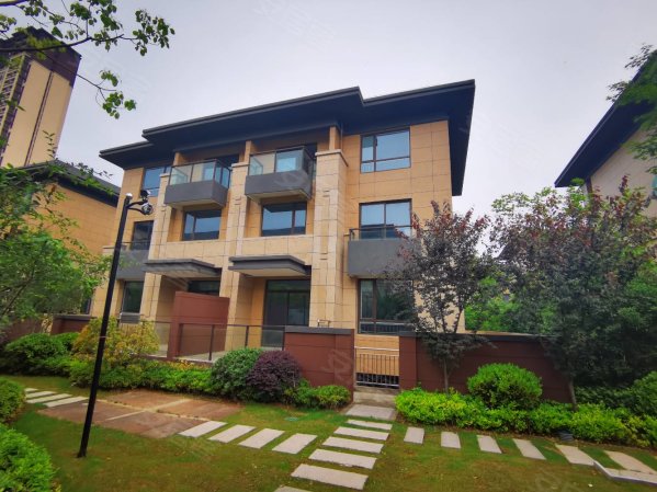 龙游湖壹号5室3厅4卫265㎡南北280万