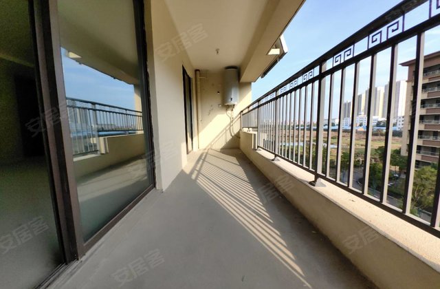 万创御湖4室2厅133㎡52.8万二手房图片