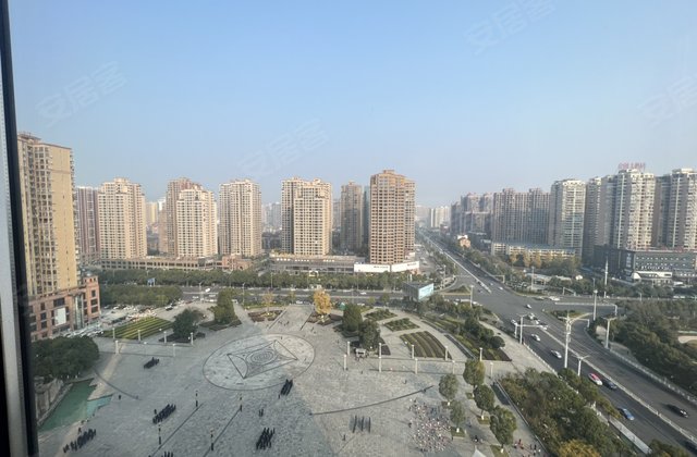 天星广场，怀化板块中心位置，交通出行便捷，天星尚品新城