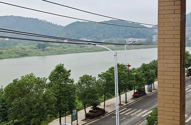 荟景湾3室2厅122㎡35万二手房图片