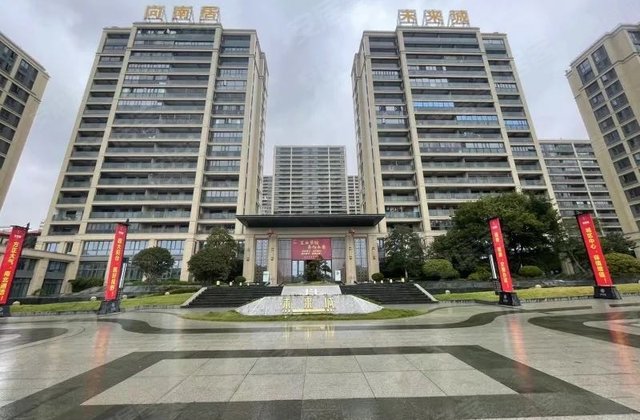 向南居未来城4室2厅141㎡55万二手房图片