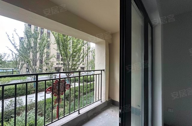 绿地新里城澜庭4室2厅140.09㎡55.6万二手房图片