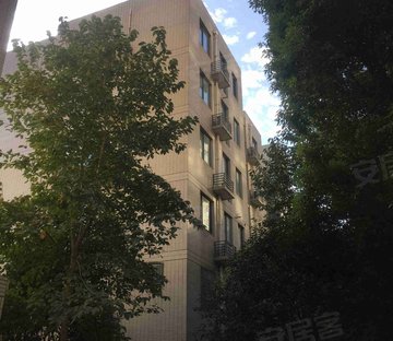玉龙湾花园 商业配套齐全 精装好房 中间楼层采光好 近医院