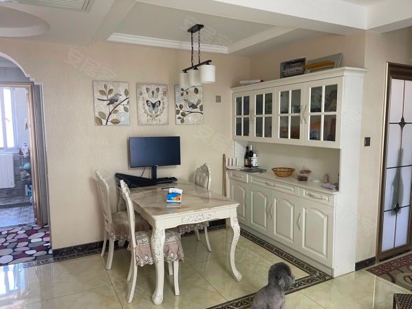 平山县西城华府3室2厅1卫豪华装修,中间楼层采光好.房东直卖