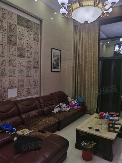 金沙花园4室2厅2卫带阁楼诚心出售带车位