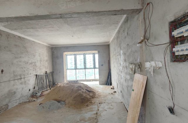玖隆皇家公馆4室2厅144.85㎡75万二手房图片