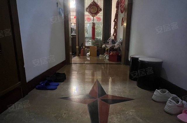 中国银行家属楼4室2厅171.59㎡44万二手房图片