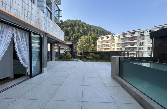 蟠龙馨苑3室2厅200㎡78万二手房图片