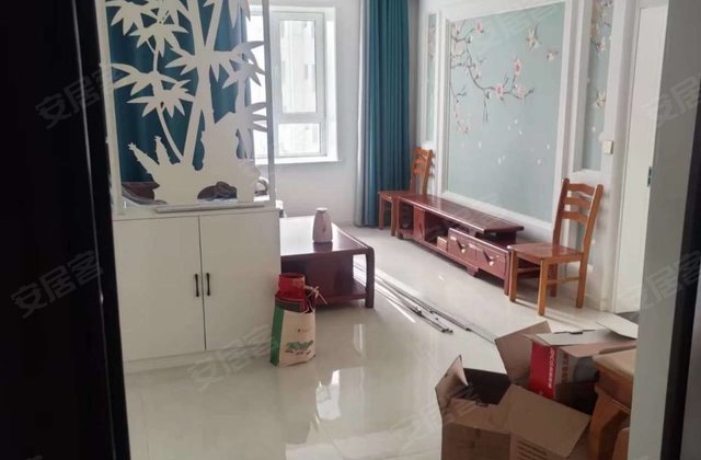 两年前就看过翰林府邸,小区在博山这边,一般般吧,说不特别