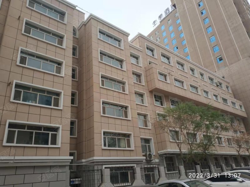 喀什市公安局住宅小区3室2厅2卫135㎡北78万