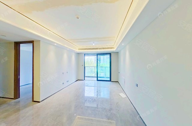 杭与城，旁边天元公学，龙湖天街，龙舟北路地铁口，采光好，精装