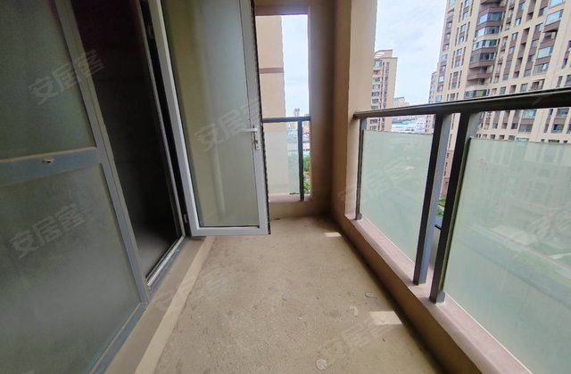 威高七彩城春风里(东区1-33号)3室2厅140㎡149.8万二手房图片