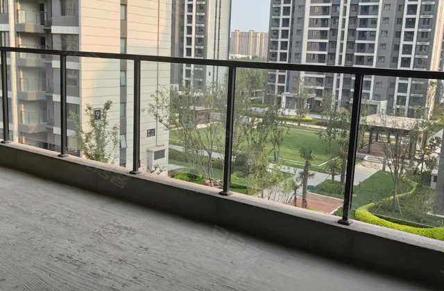 龙域华都二期4室2厅153㎡108万二手房图片
