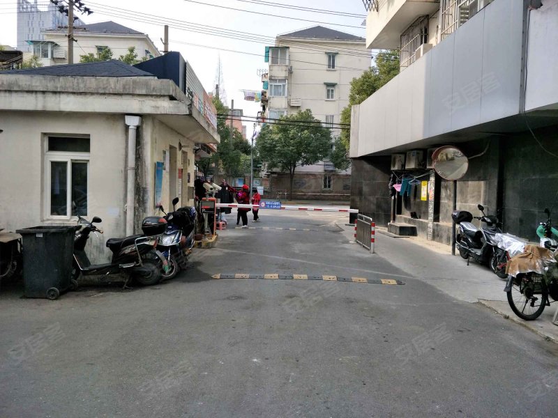 东三里桥路小区 