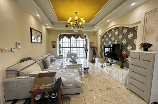 银海金域国际3室2厅110㎡57.8万二手房图片