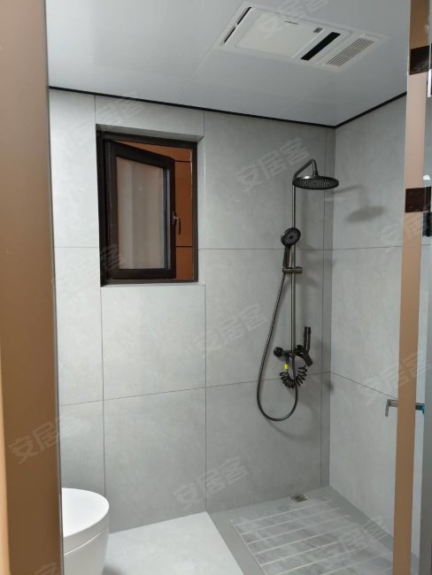 宁国高端小区观澜府人车分流前后糸统落地窗高档家装的婚房