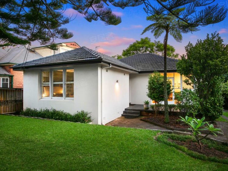 坚固家庭住宅,带安静休闲后院,环境安全私密