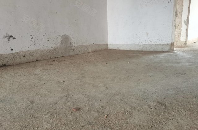 金盾小区4室2厅156㎡58万二手房图片