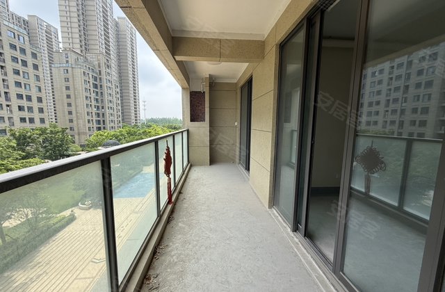 凤凰城洋房中层毛坯新风加地暖 双阳台落地窗