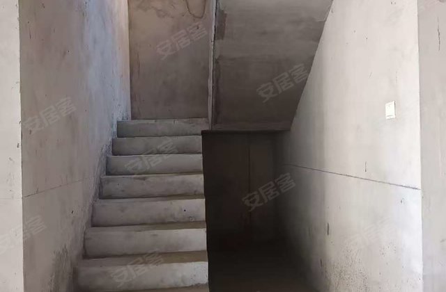 中辰一品5室2厅200㎡110万二手房图片