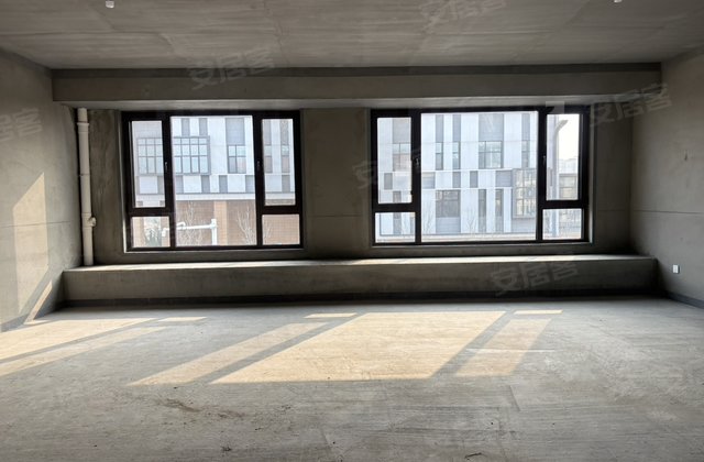 金湖学府4室2厅210㎡148万二手房图片