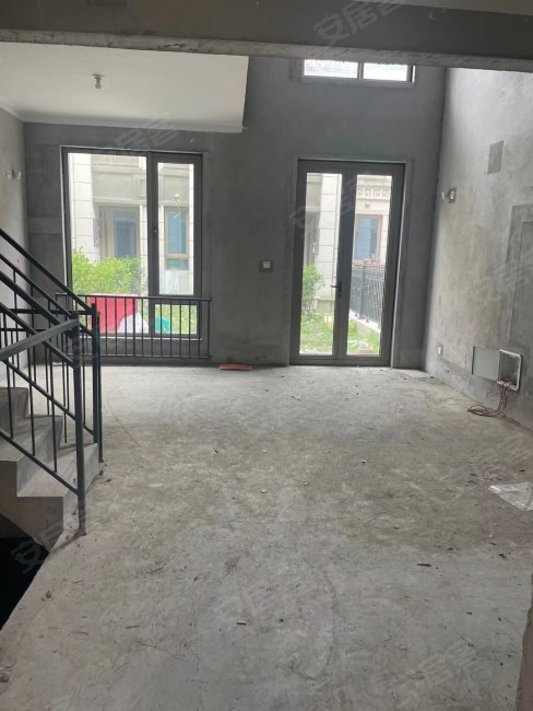 小区名称新城棠樾排层实际250平5室2厅3卫带花园