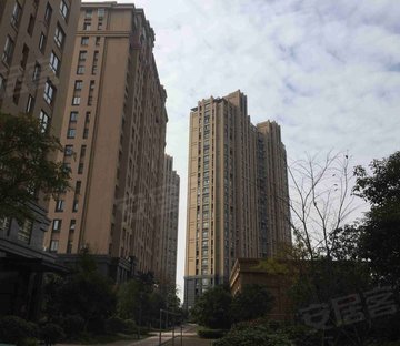 天顺御河湾 交通便利 房龄新 近地铁 大两房 正南朝向,天顺御河湾二手