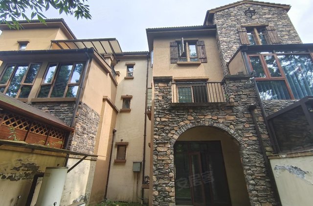 山聚青路,近玉沿线海航中国集锦润青城(别墅)2016年建造共3层南北141