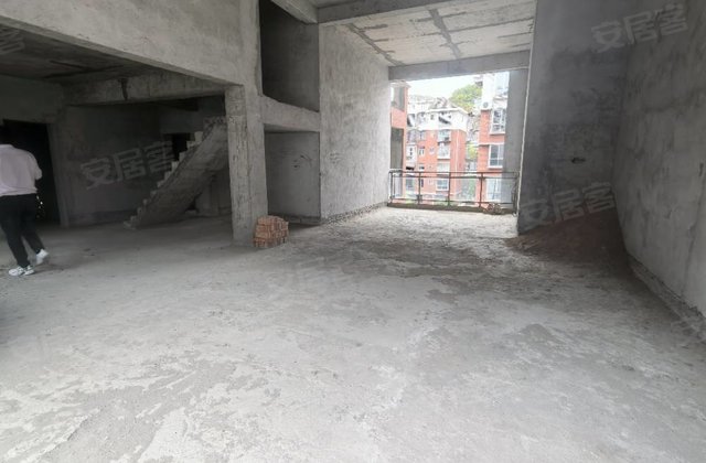 建设小区4室2厅216㎡79.8万二手房图片