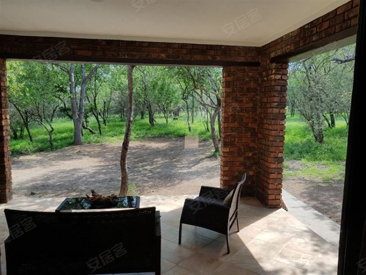 南非约¥95万三卧室房子科马提普尔特姆普马兰加南非二手房公寓图片