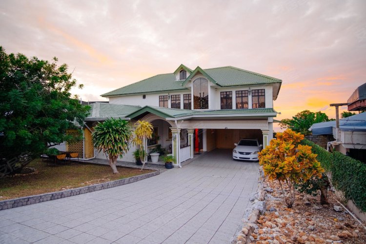 特立尼达和多巴哥约¥1745万5 Bedroom Waterfront Home in Bel Air, Trinidad & T二手房公寓图片