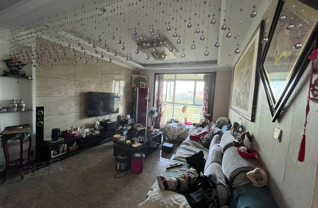 龙泊圣地云顶3室2厅133.8㎡110万二手房图片