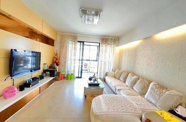 万宝商圈 四个阳台还送车位 电梯商品房 全明户型 可拎包入住