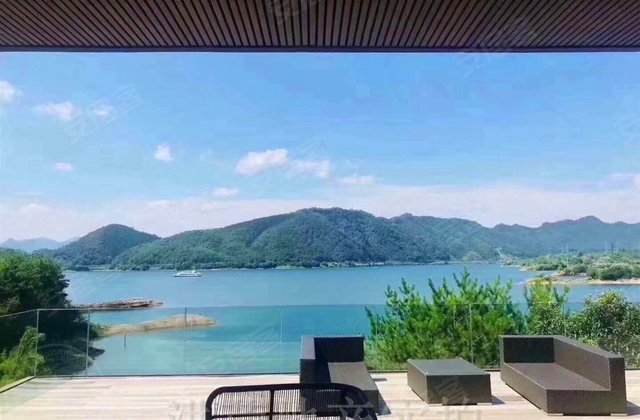 金轮湖晓兰庭别墅