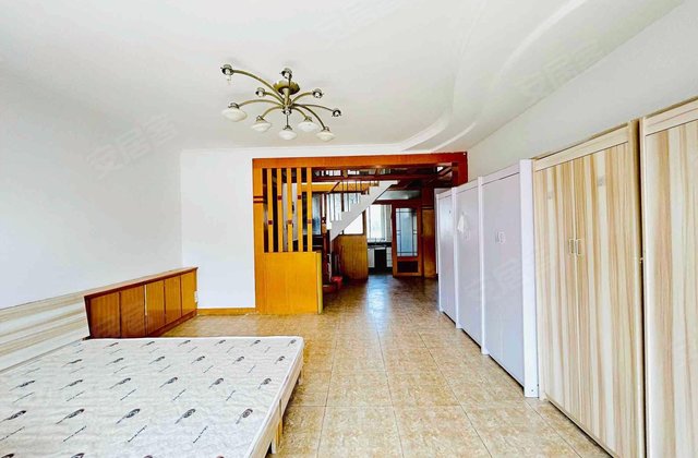 逸东花园5室2厅159.25㎡141万二手房图片