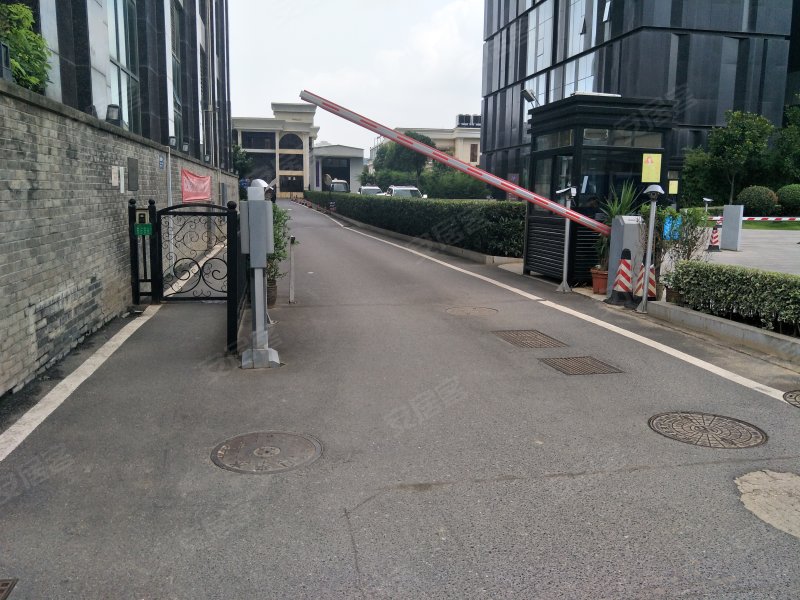 东湖广场华公馆