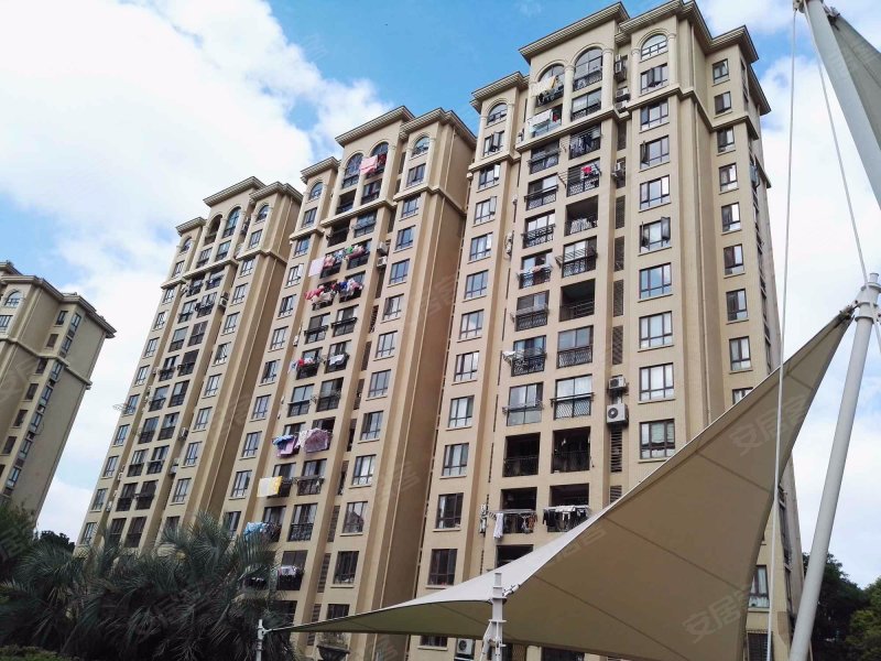 环球翡翠湾花园(公寓住宅) 环球翡翠湾花园(公寓住宅)