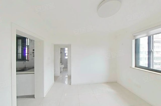 爱家    ！园南中间楼层，全明户型，精装可拎包入住！