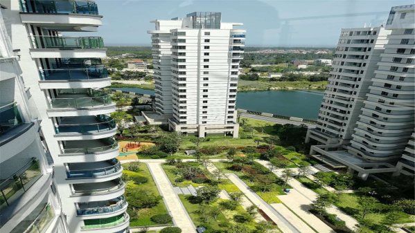 3 东湖悦海湾 看湖看海 毛胚2 房 135万