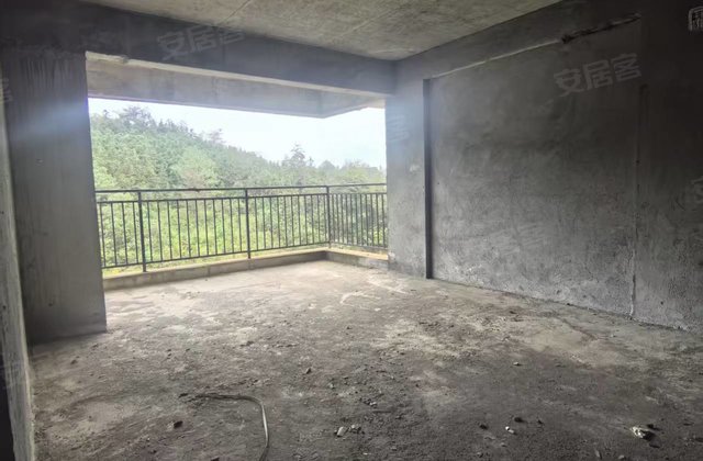 荣御国际4室2厅128㎡51.8万二手房图片