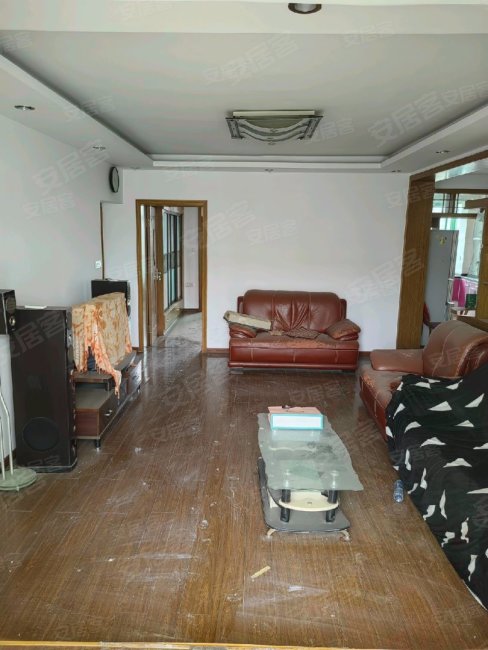 星加坡花园4室2厅2卫