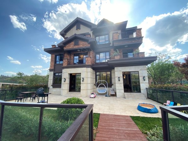 浩创悦山湖(别墅)5室2厅4卫125㎡南北180万