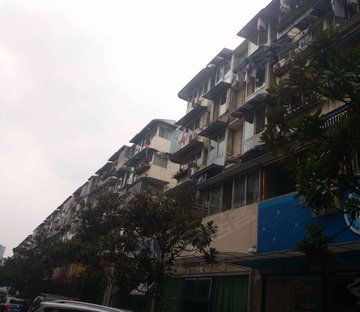地铁琉璃厂站门口香江花园套一.周边配套齐全,交通方便