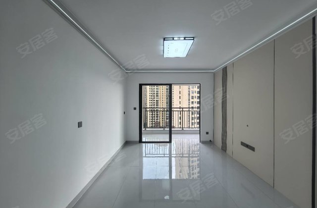 五洲半岛阳光4室2厅117㎡43万二手房图片