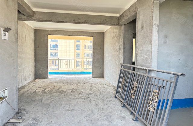 畔山林语3室2厅132㎡81万二手房图片