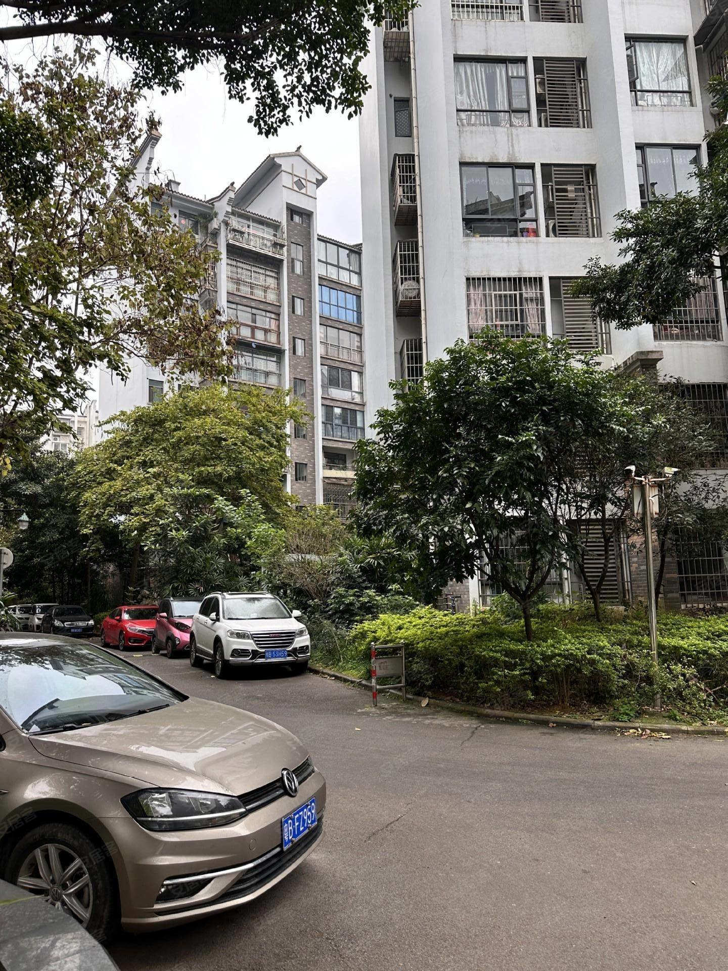 急售水南路单价6字头蟠龙宝坻电梯豪装三室两卫