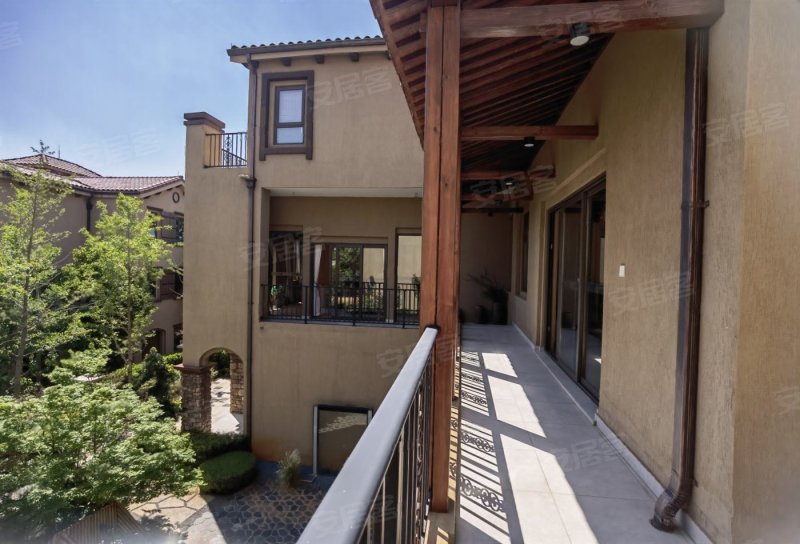 俊发玉龙湾(别墅)4室5厅8卫572㎡南916万