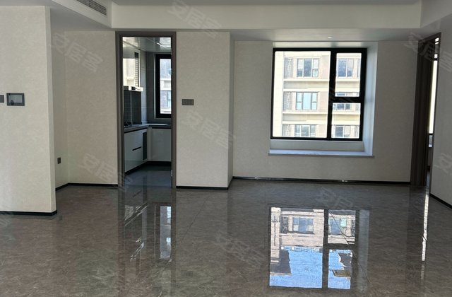 225万带车位万科翡翠甲第洋房中上楼126平三室全新未住满二