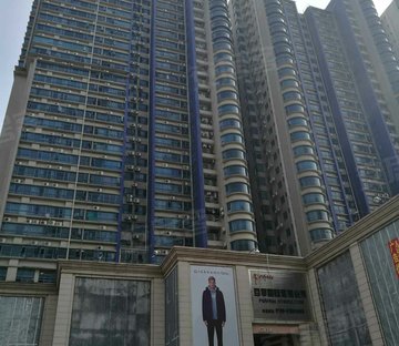 金汇大厦 有电梯 商品房 板石  旁 带阳台一房