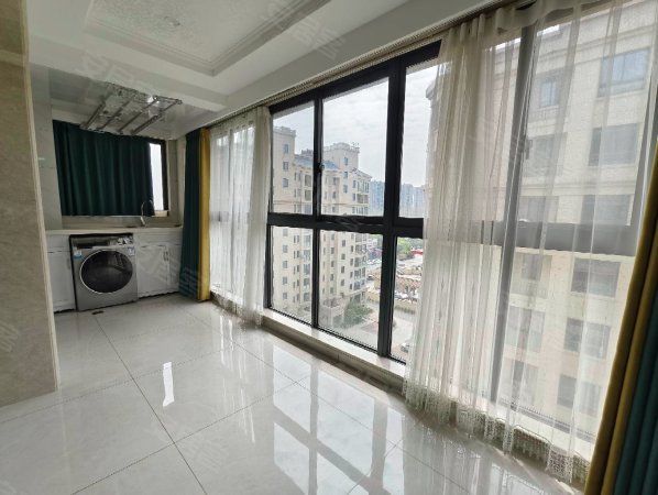 紫金华庭3室2厅2卫100㎡南北102.8万